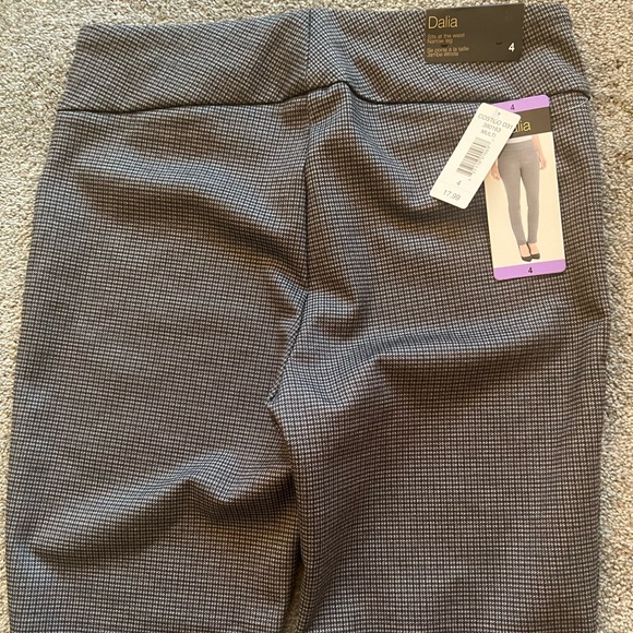 NWT Dalia slacks - Picture 3 of 4